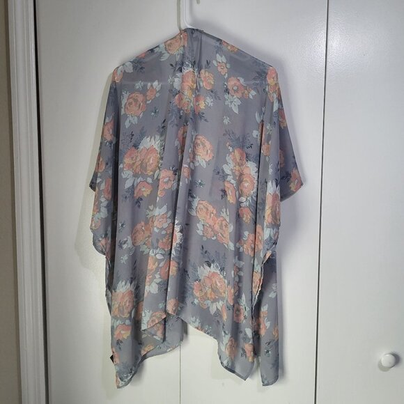Torrid Womens Floral Kimono Top Blouse Open Front Gray SZ 1/2 Chiffon Dolman - Picture 5 of 5